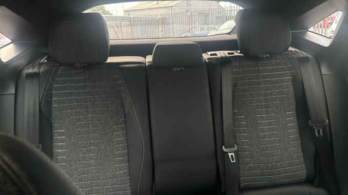 Peugeot 3008 157kW Allure 73kWh 5dr Auto Electric Estate - Image 28